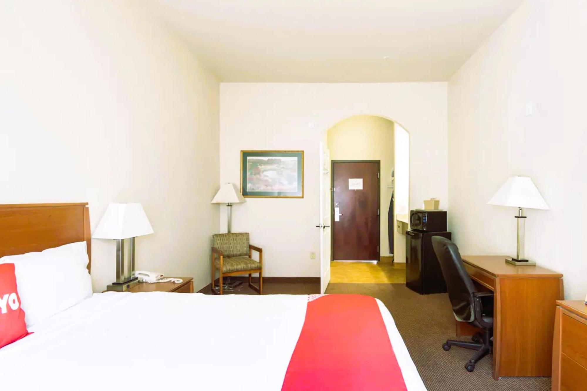 Oyo Townhouse Jackson Clute