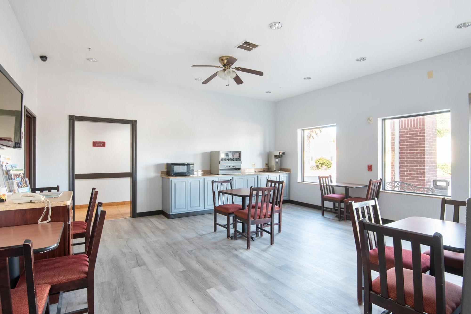 Hotel Oyo Townhouse Jackson 2*